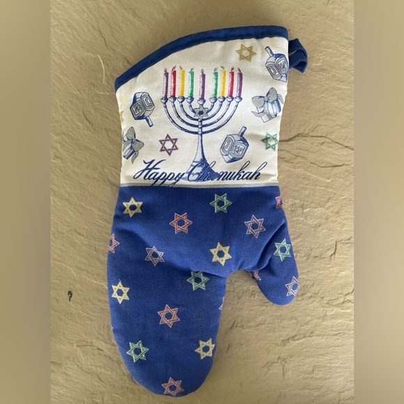 Hannukah Themed Oven Mitt & Pot Holder - Picture 8 of 10